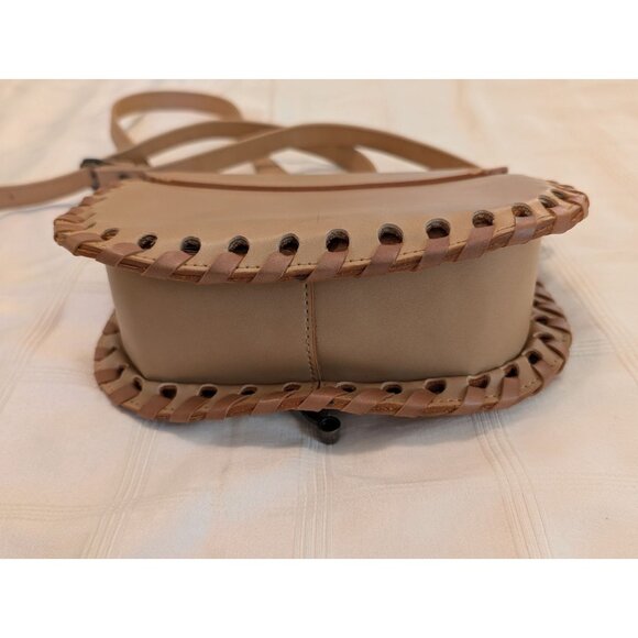 Small Leather Crossbody Bag W/ Floral Embossed Tooled Design Brass Latch Closure - Picture 4 of 13